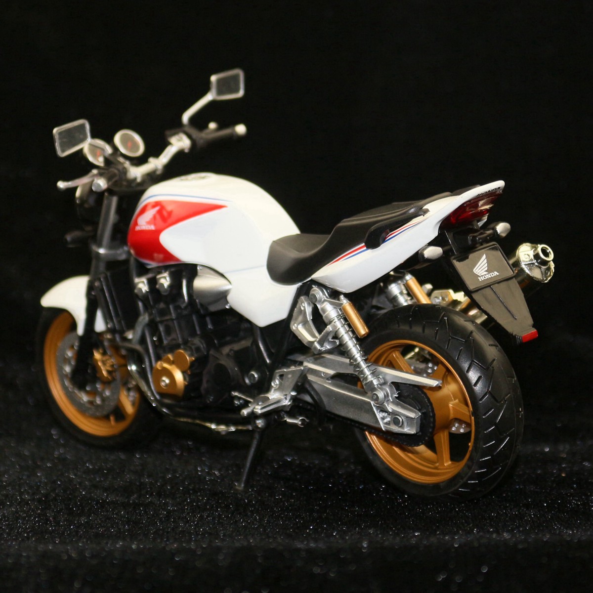 1/12 Honda CB1300SF Motorcycle - Model Kit Aoshima ulasan dan harga